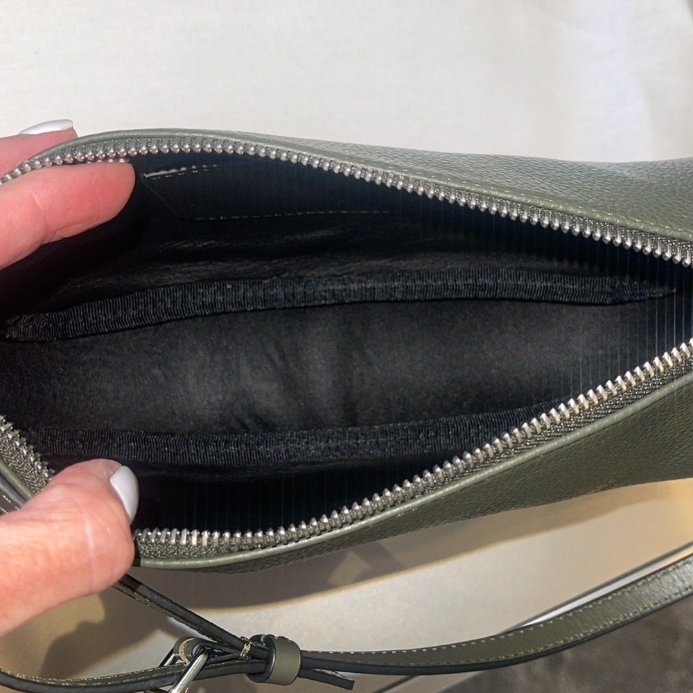 SOLD!!!!! NWT JW ANDERSON THE BUMPER BAG IN DARK OLIVE. - Picture 8 of 13